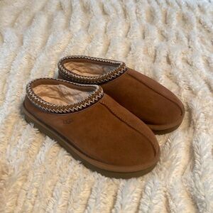 UGGS size 8